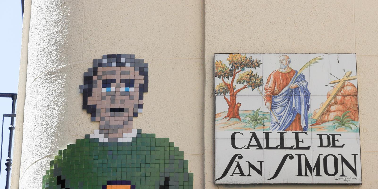 Nean, un artista urbano que hace mosaicos con teselas de piscina