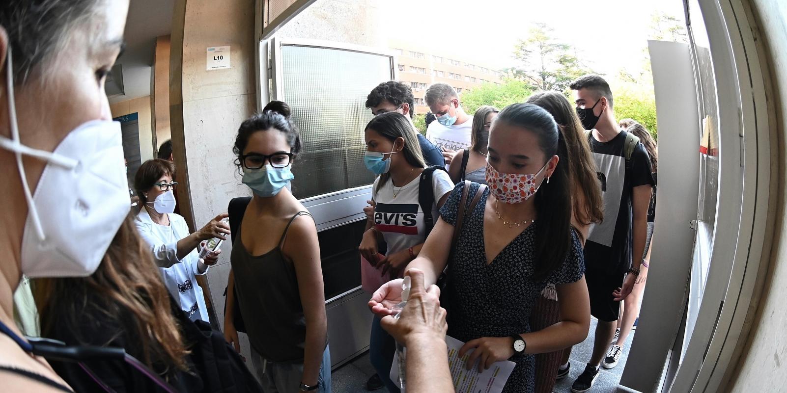 Díaz Ayuso reclama que la Selectividad sea igual para toda España