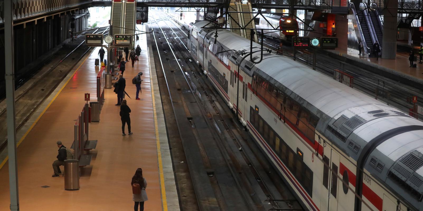 Renfe aumenta su oferta de plazas de Ave y Larga Distancia un 30 %