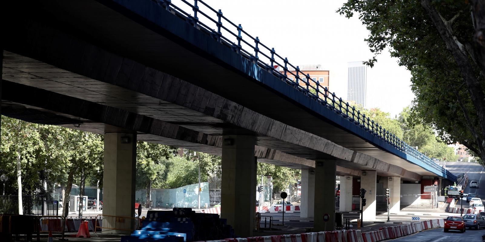 Comienza el desmontaje del puente de Joaquín Costa