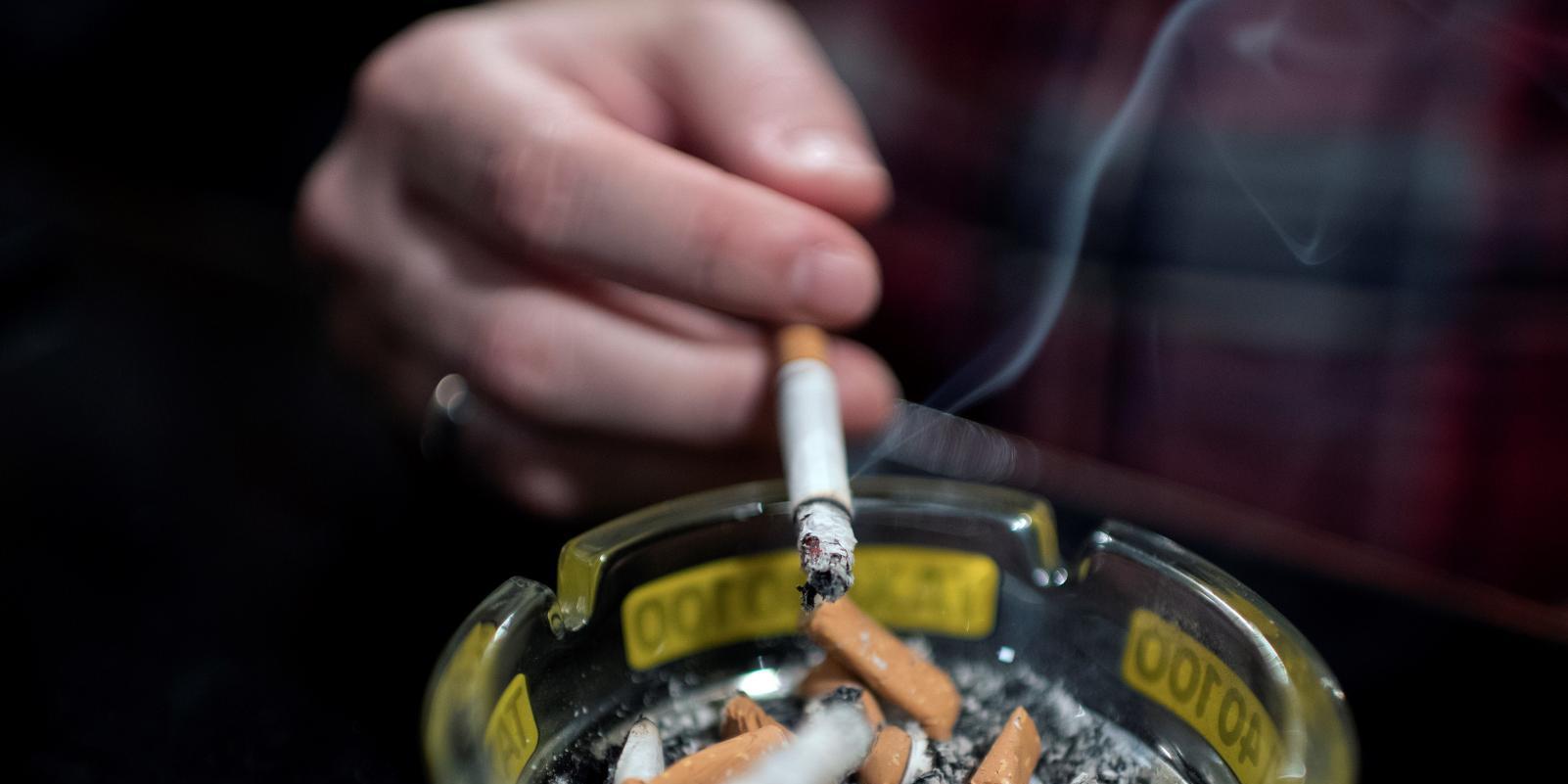 Una campaña alerta del riesgo de compartir en la pandemia cigarrillos o boquillas