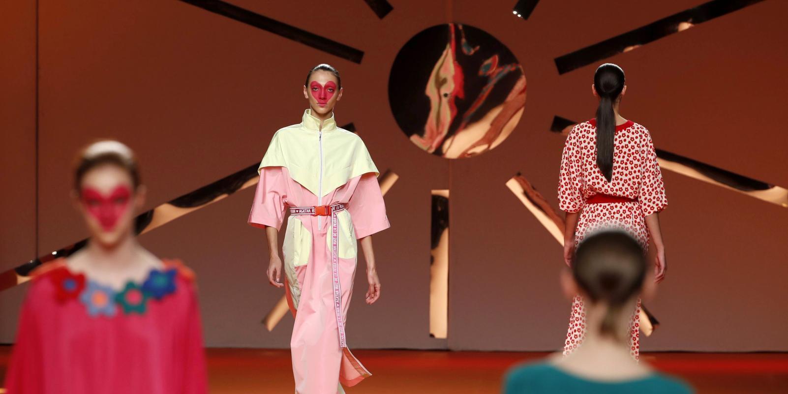 La pasarela madrileña mantiene su calendario con desfiles y 'fashion films&quot;