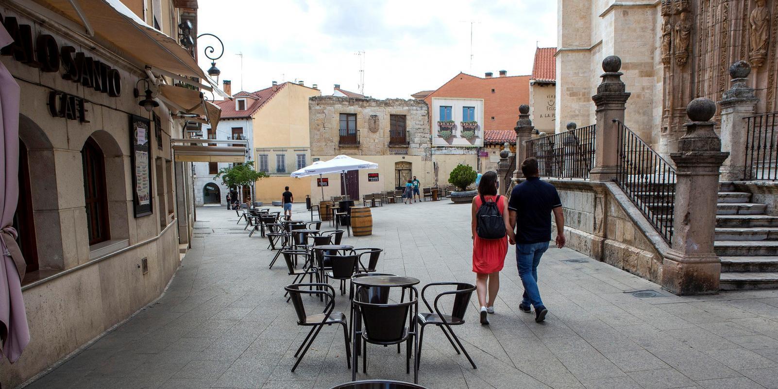 La hostelería firma en julio la mitad de los contratos laborales que en 2019