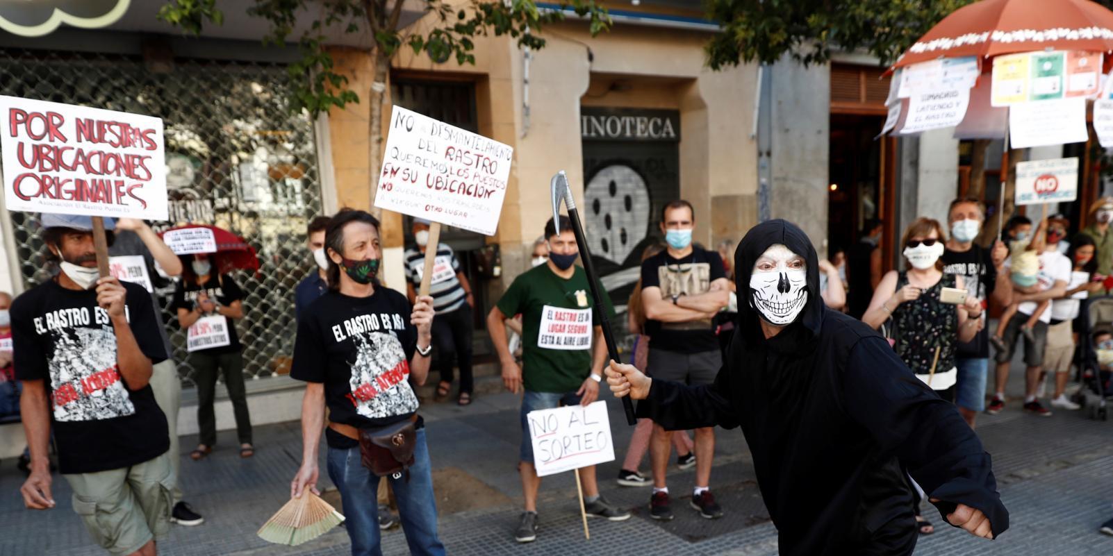 Los vendedores del Rastro reclaman una mesa de trabajo presencial para abrir "ya"