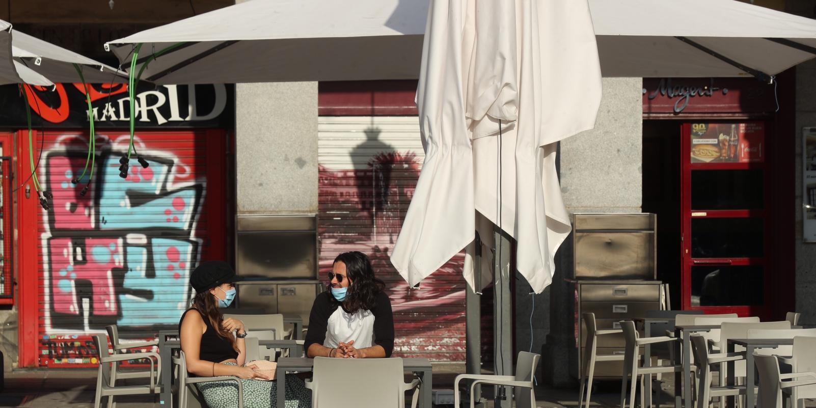 La Comunidad estudia limitar las reuniones sociales y descarta confinar a la población