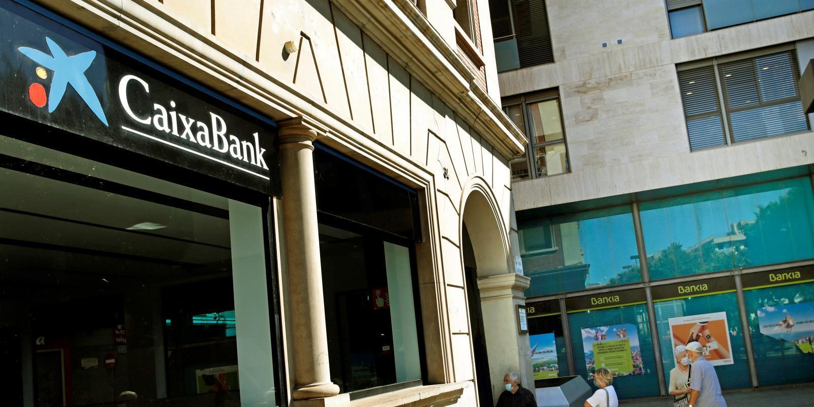CaixaBank alcanza la cumbre bancaria en España tras una década de compras