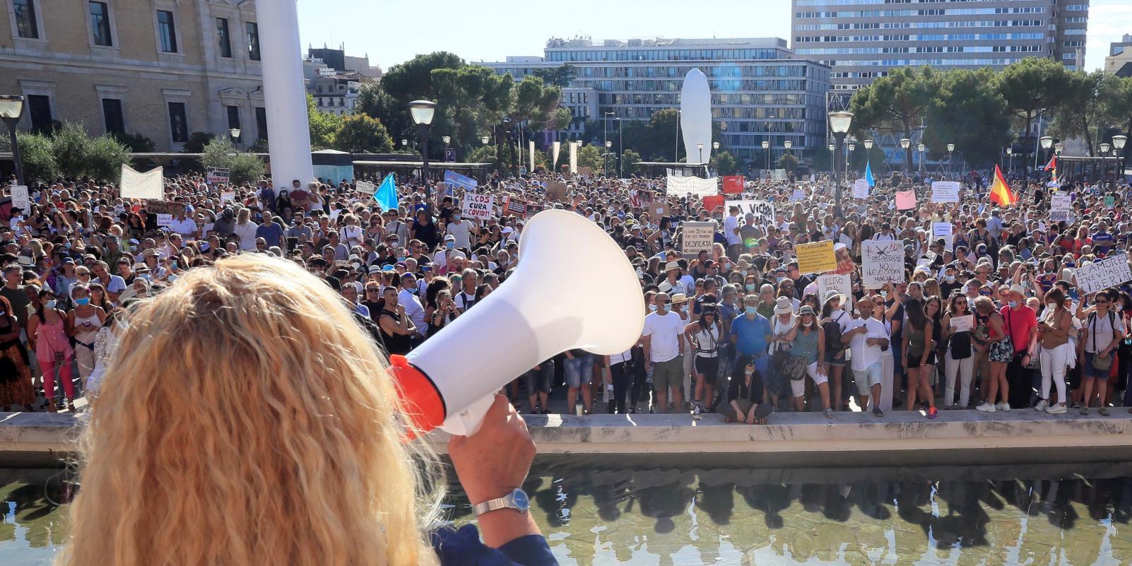 La Delegación del Gobierno prohíbe una manifestación de negacionistas en Madrid por La Delegación del Gobierno prohíbe una manifestación de negacionistas en Madrid por