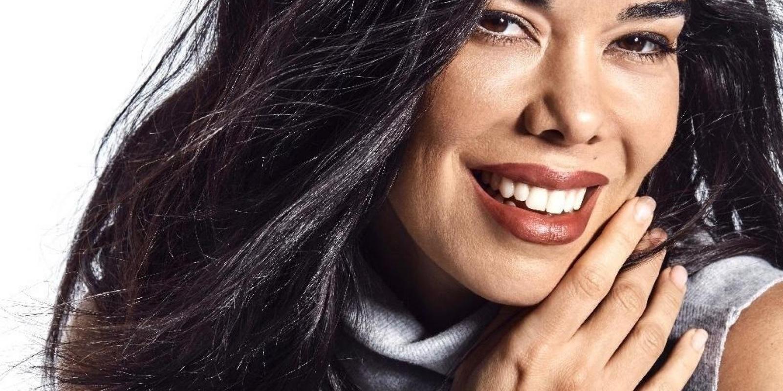 Beatriz Luengo llama al empoderamiento femenino con su versión de "Hawai"
