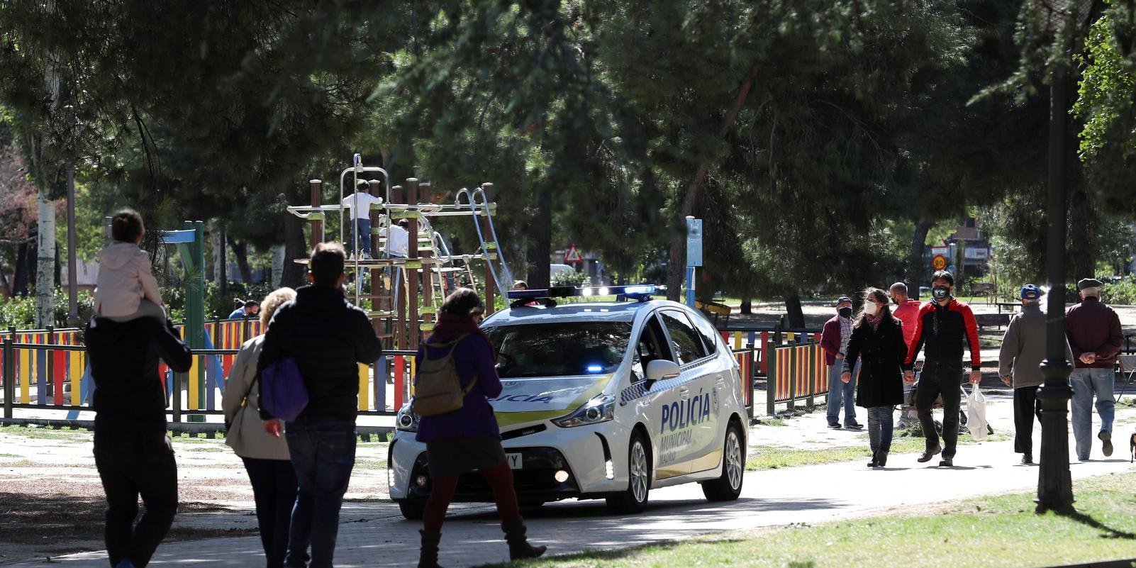 Más dudas que incidentes en primera jornada de restricciones en todo Madrid