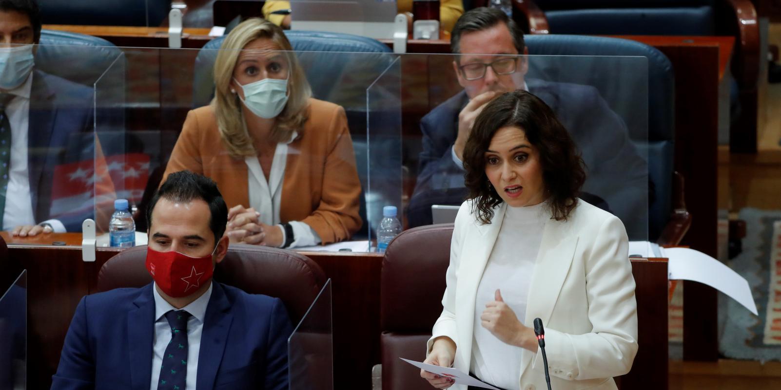 Díaz Ayuso acusa al Gobierno de Sánchez de tratar de dividir al Ejecutivo madrileño de PP y Cs