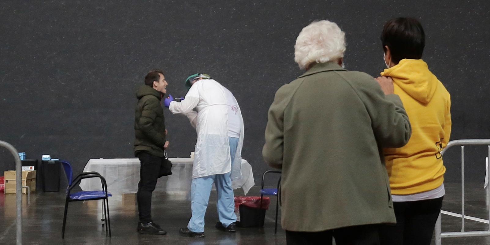 Aumento de las restricciones en España y máximos diarios de contagios en Europa