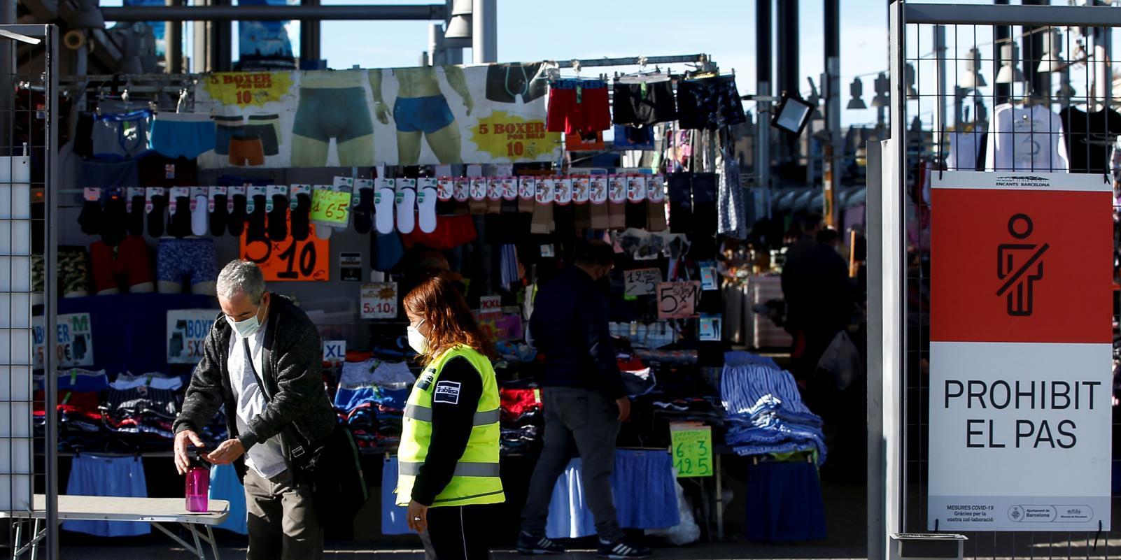 Los contagios siguen avanzando en España pese a los nuevos confinamientos y las restricciones