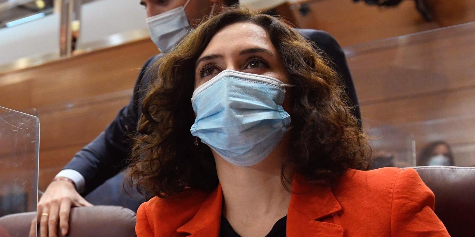 Ayuso asegura que bajará los impuestos, pese a los ataques de la izquierda