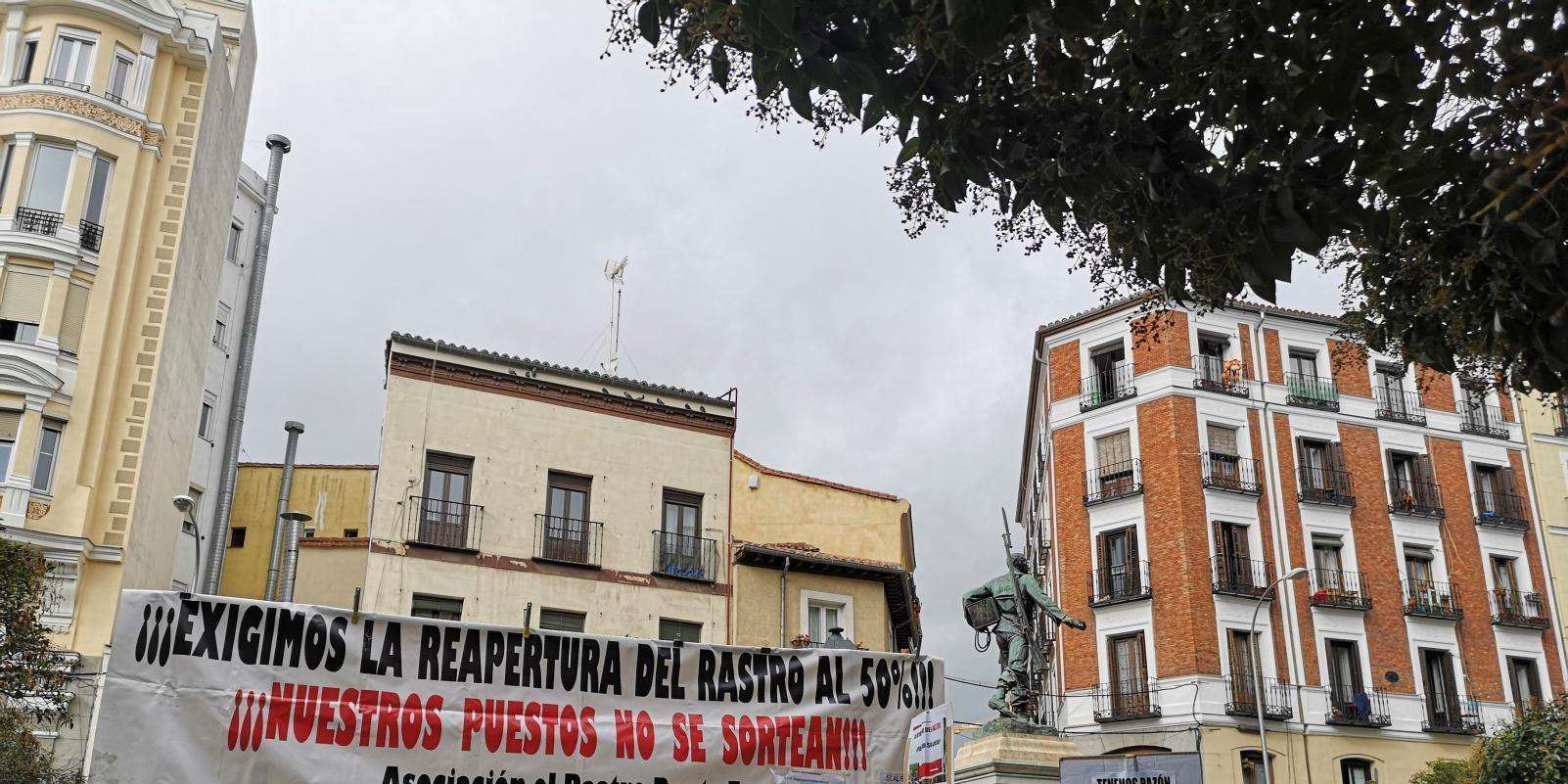 Los comerciantes de El Rastro se manifiestan por vigésima vez en ocho meses