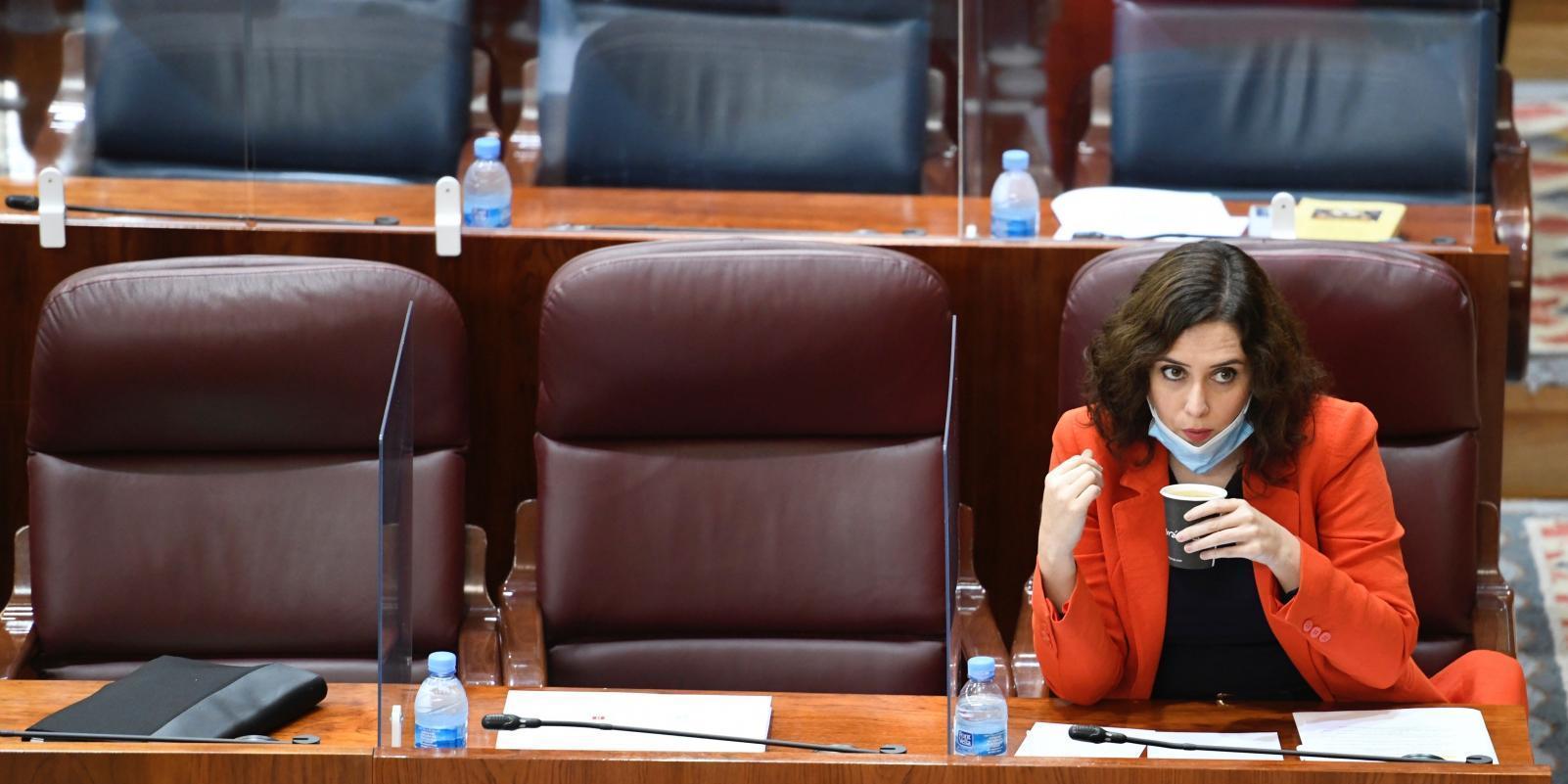 Díaz Ayuso confirma que el toque de queda en la región arranca a las doce y mantiene las restricciones en las zonas de salud