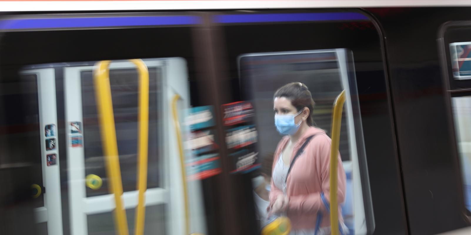 Los títulos de transporte público se podrán cargar con el móvil antes de que acabe este año