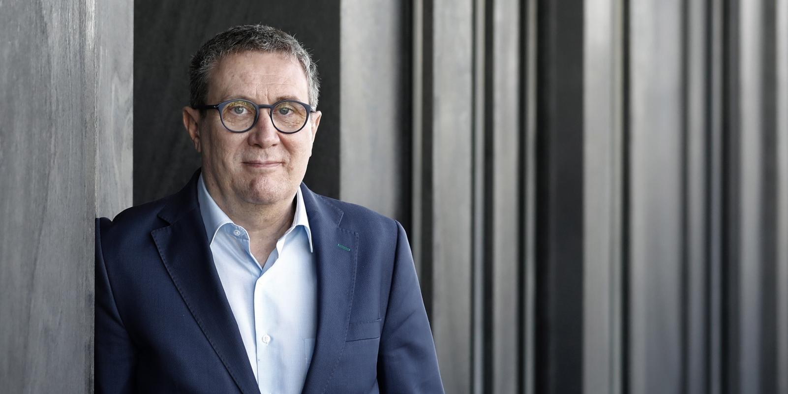 Luisgé Martín gana el Premio Herralde con la novela &quot;Cien noches&quot;