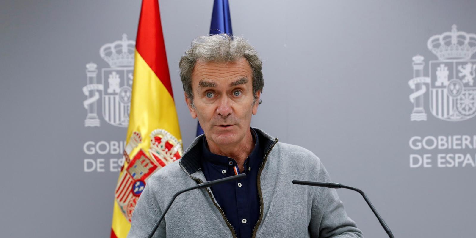 El Consejo General de Colegios de Médicos pide el cese de Fernando Simón "por su incapacidad manifiesta y prolongada"