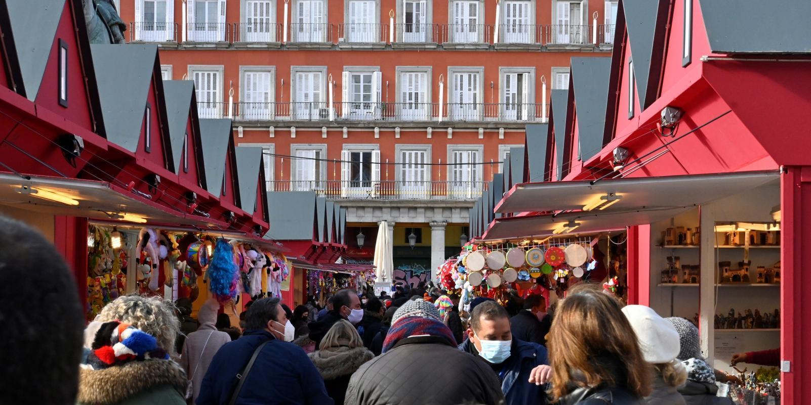 La policía municipal controla con cortes puntales aglomeraciones en el centro de Madrid