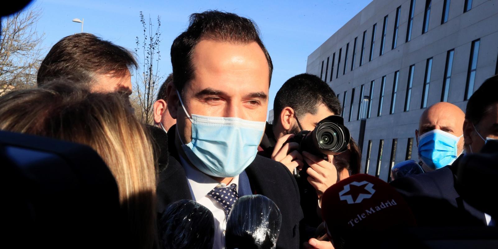 Aguado muestra su preocupación por la llegada de 277 vuelos de Reino Unido durante el fin de semana