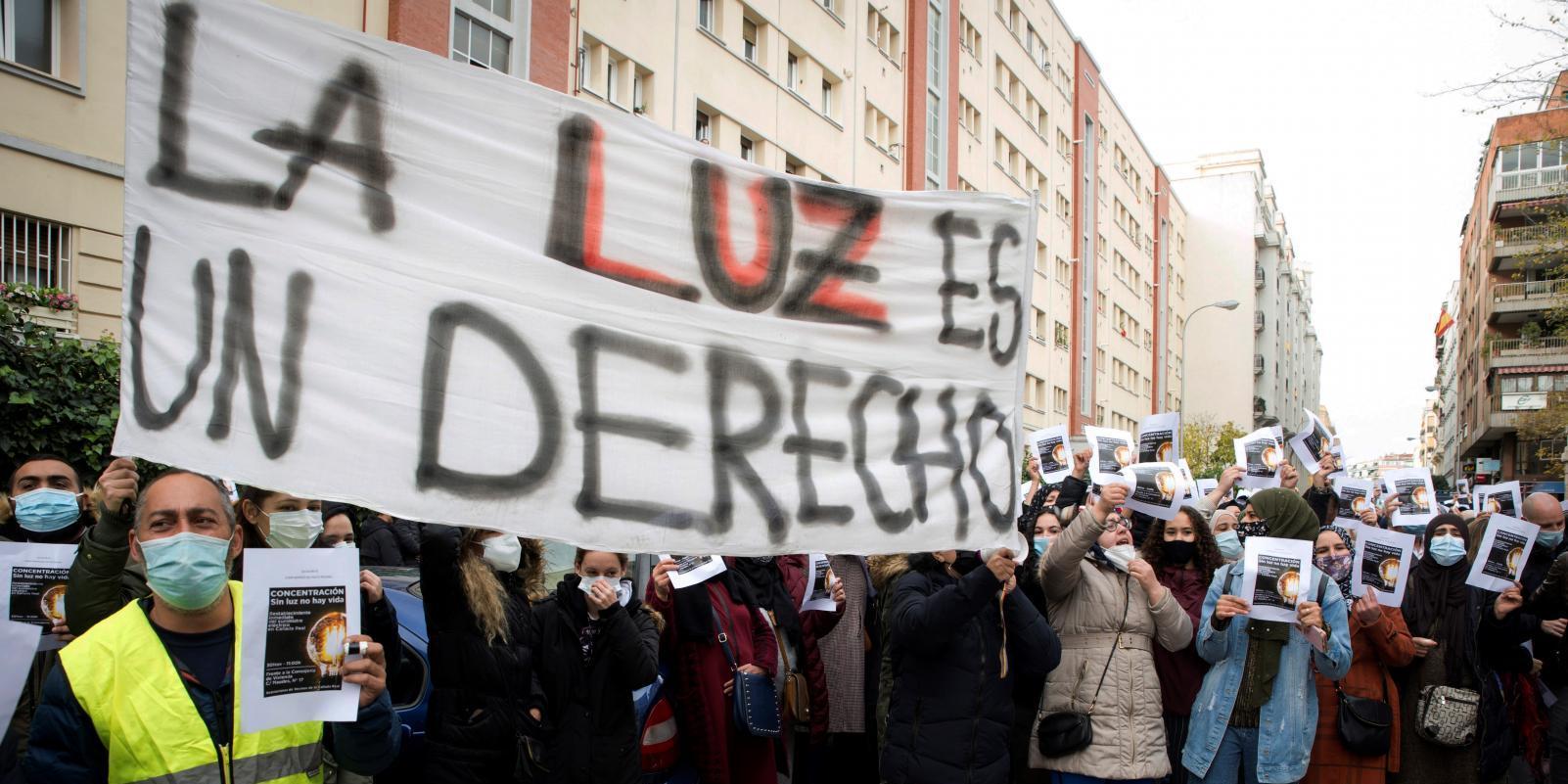 Los vecinos de la Cañada Real denuncian en la Fiscalía los cortes de luz