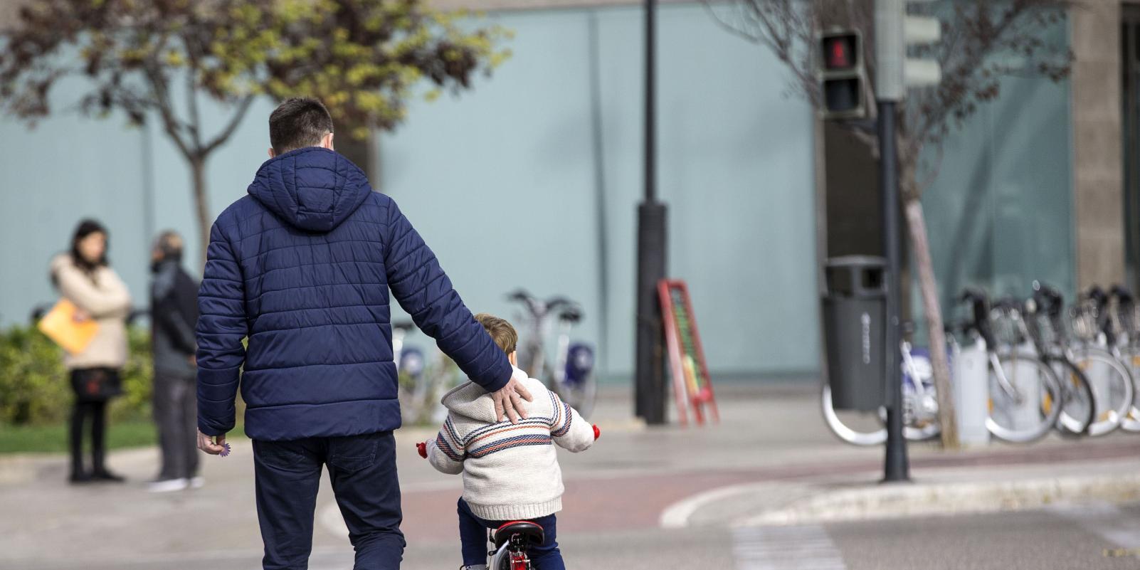 16 semanas para padres y madres por nacimiento y cuidado del menor