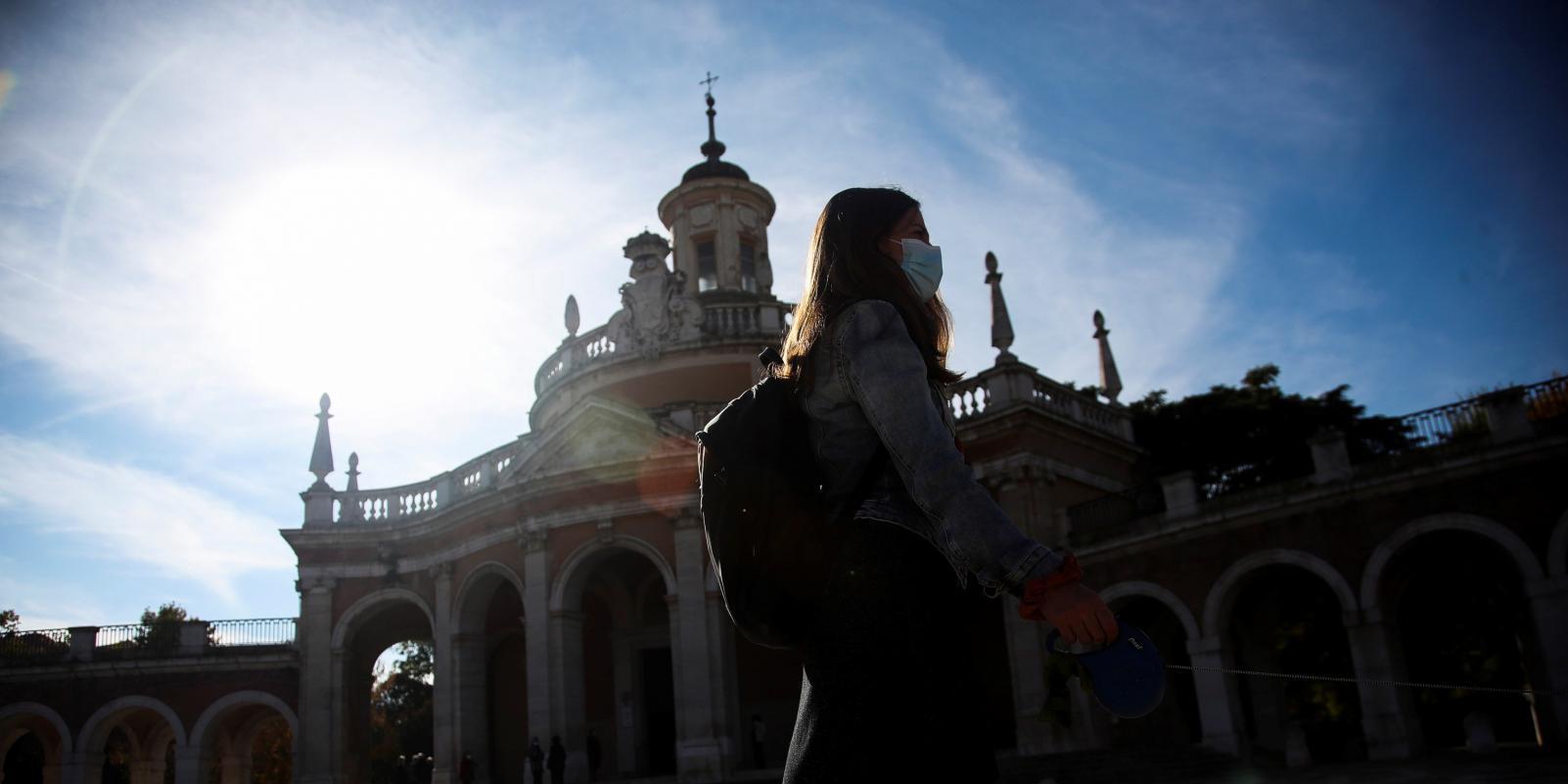 Desalojan un centenar de asistentes a un partido de Tercera en Aranjuez que sobrepasaba el horario permitido