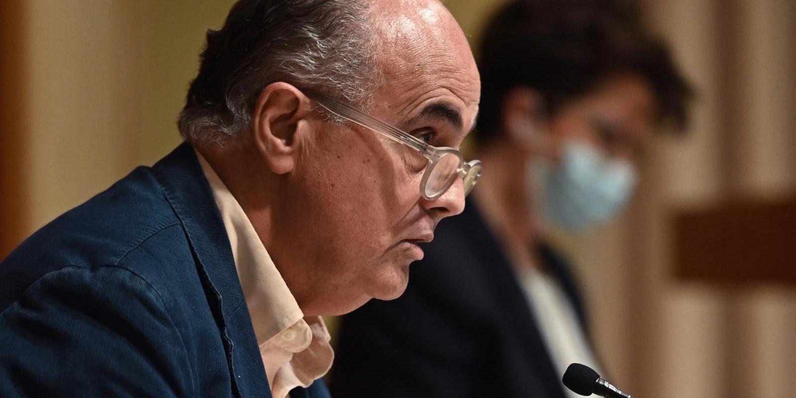 La Comunidad de Madrid retomará el 15 de febrero la vacunación de sanitarios de primera línea