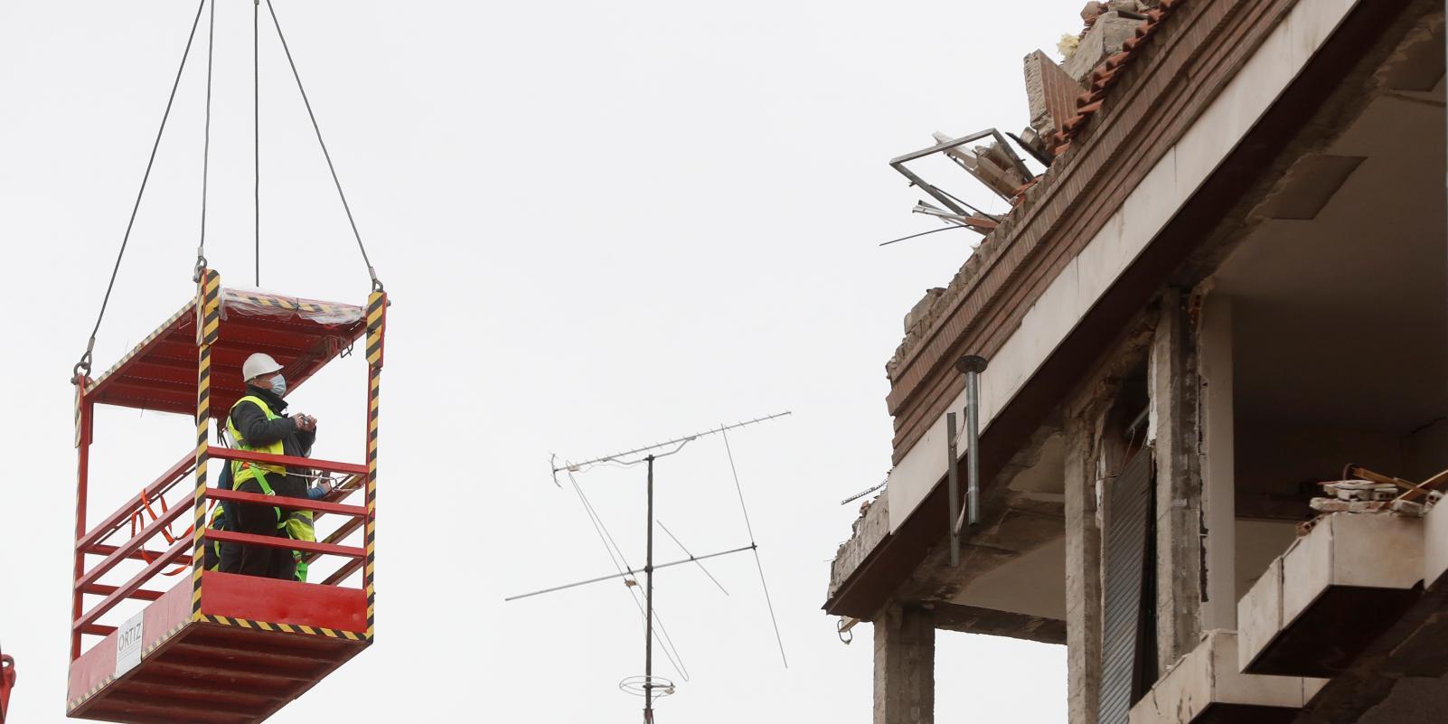 Siguen las tareas de desescombro en la calle Toledo
