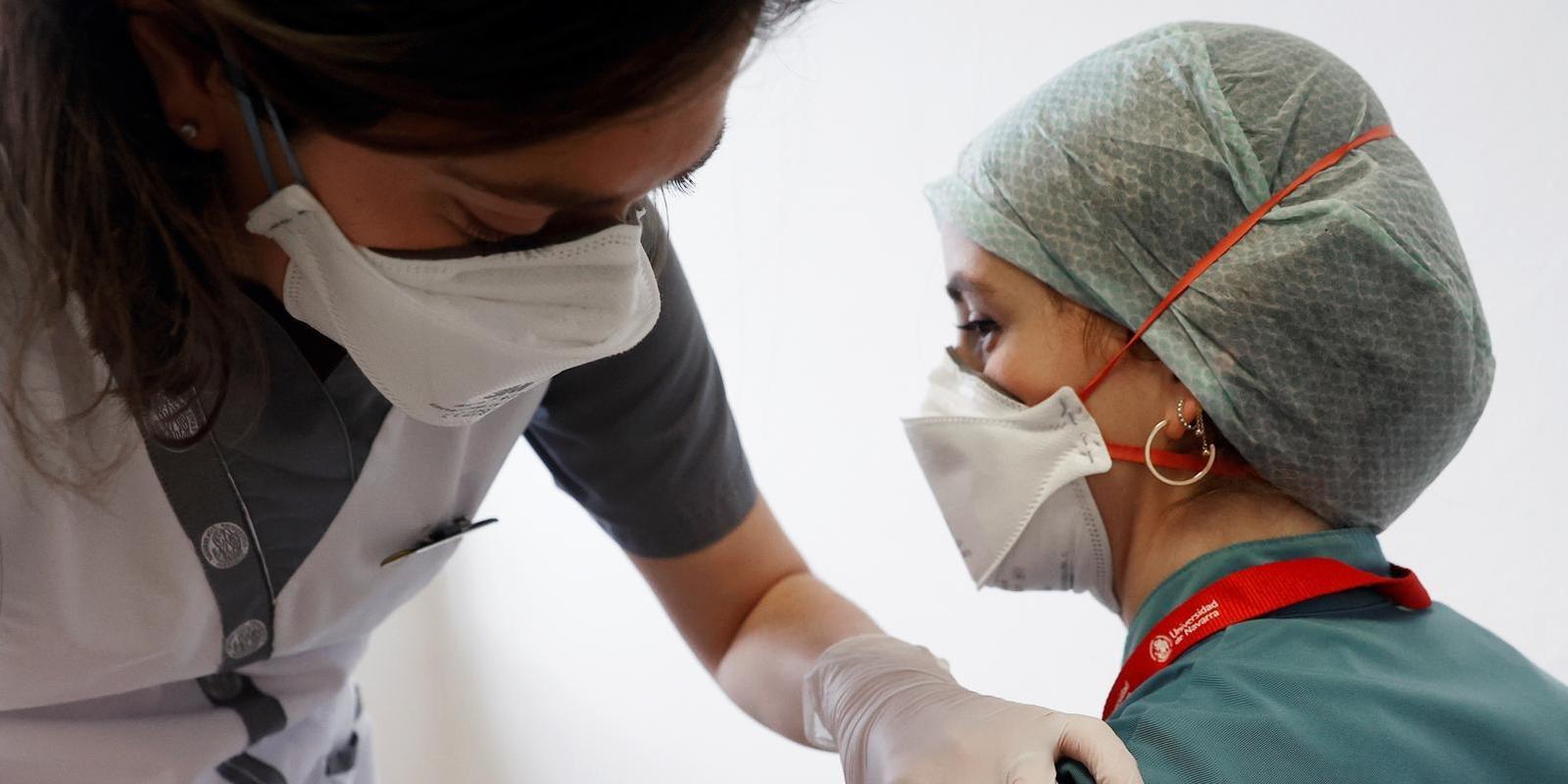 España administrará la vacuna de AstraZeneca a personas de 18 a 55 años