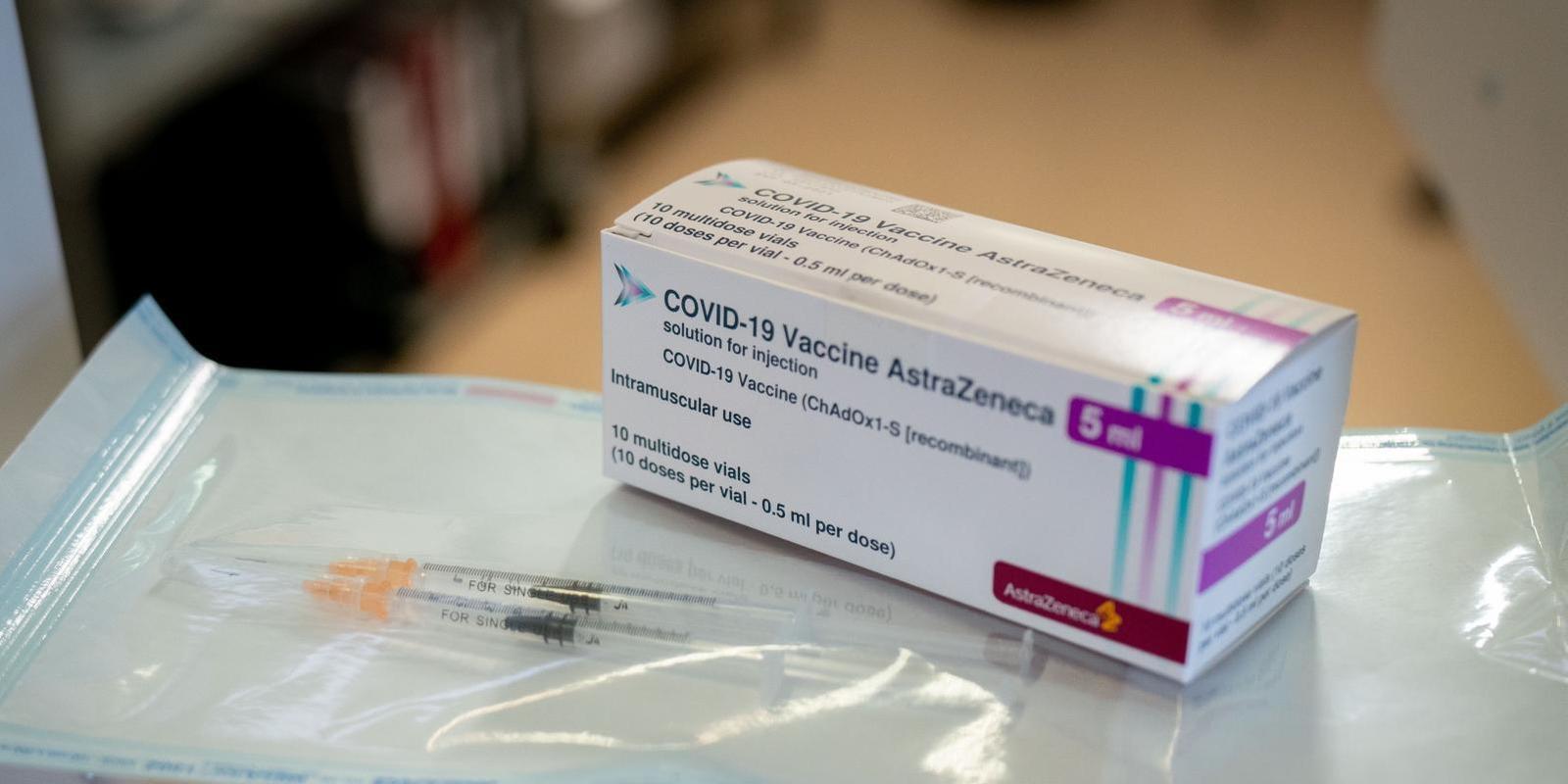 Madrid pide elevar a 65 años la edad para recibir la vacuna de AstraZeneca