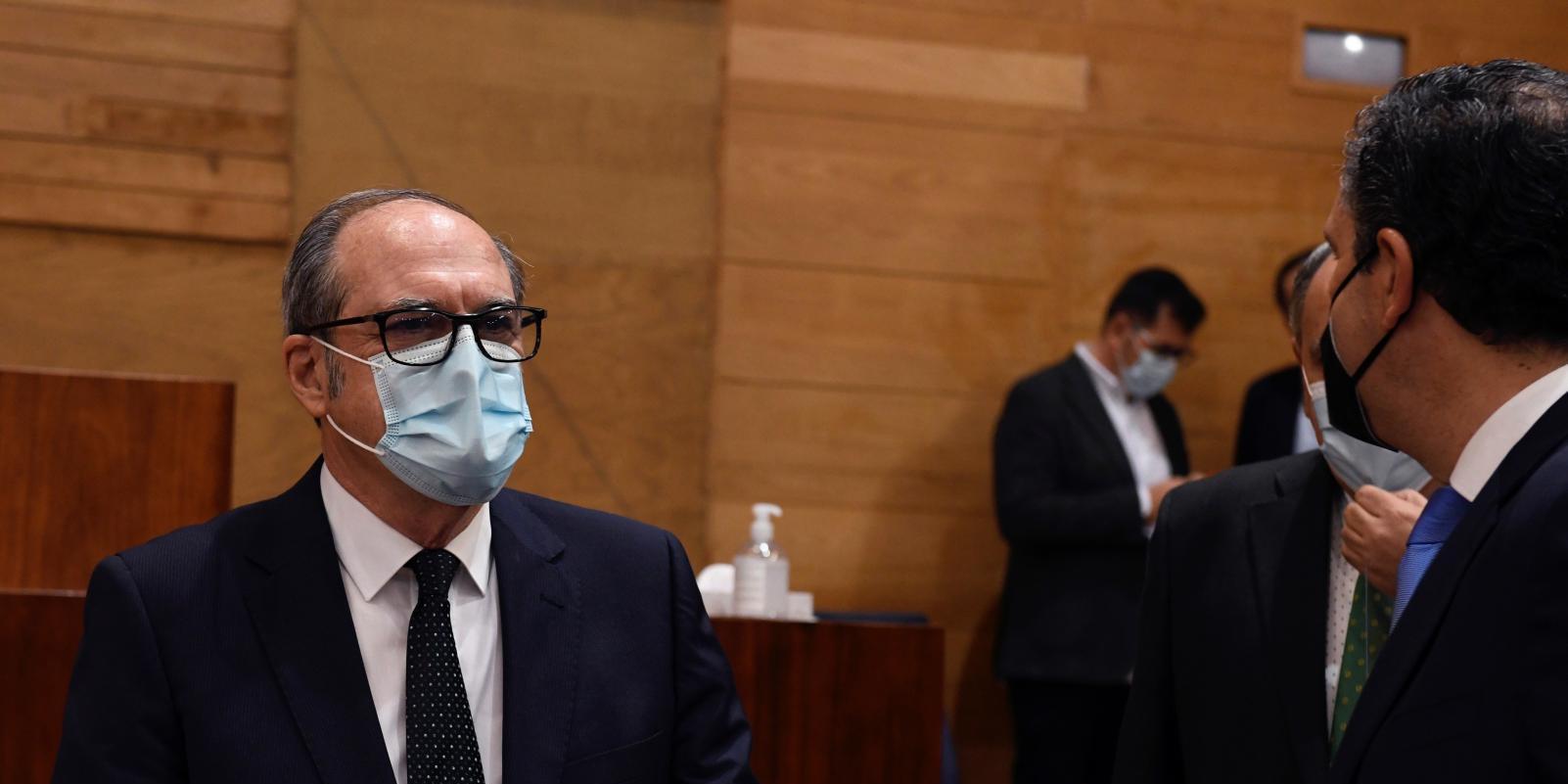 La oposición rechaza que Ayuso relaje las restricciones