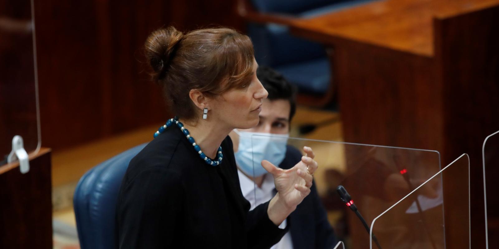 El PP pide la dimisión de Mónica García por haber cobrado un salario por dedicación exclusiva sin corresponderle