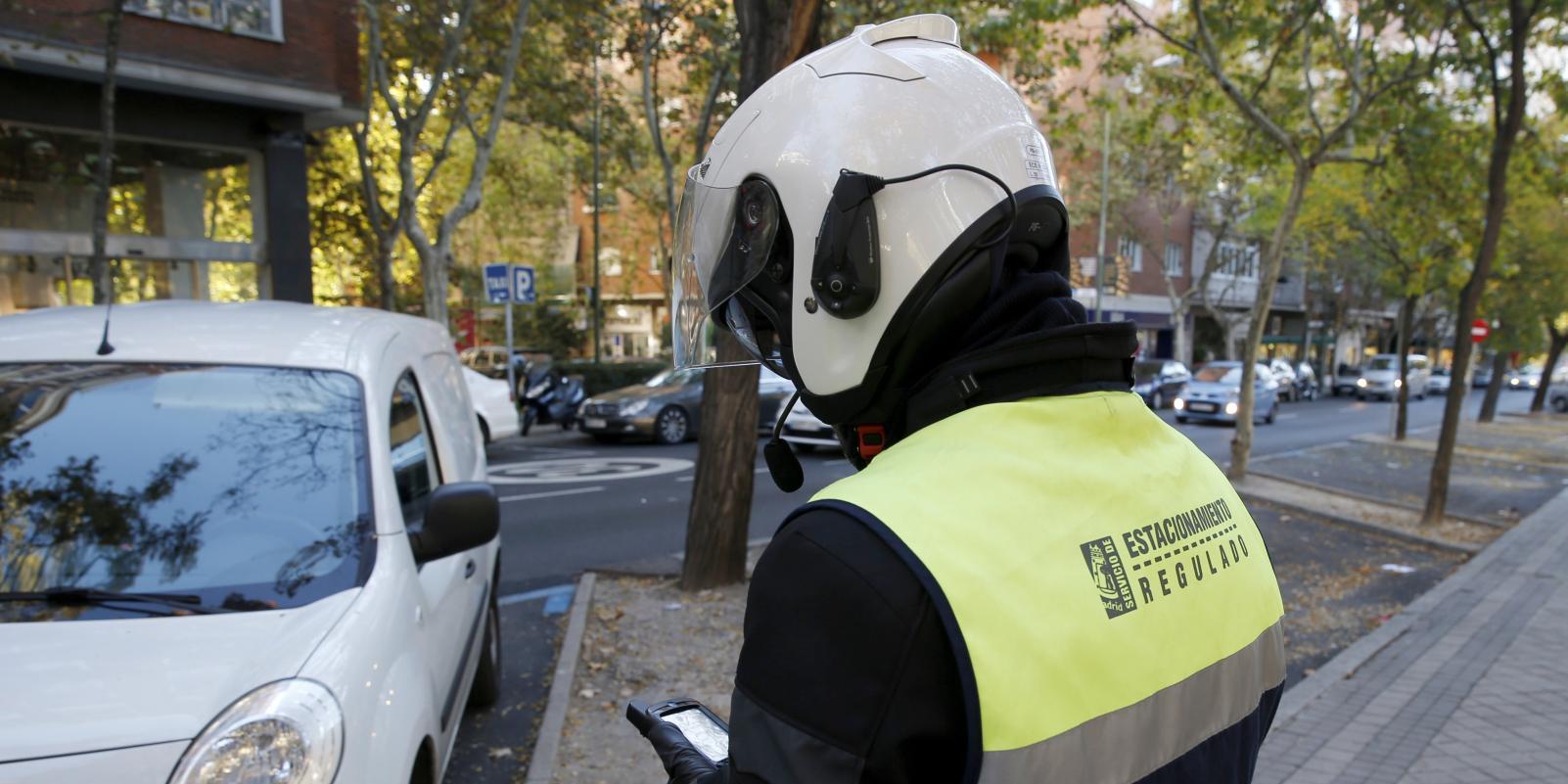Casi 1.000 multas del SER a patinetes, bicis y motos mal aparcadas en enero