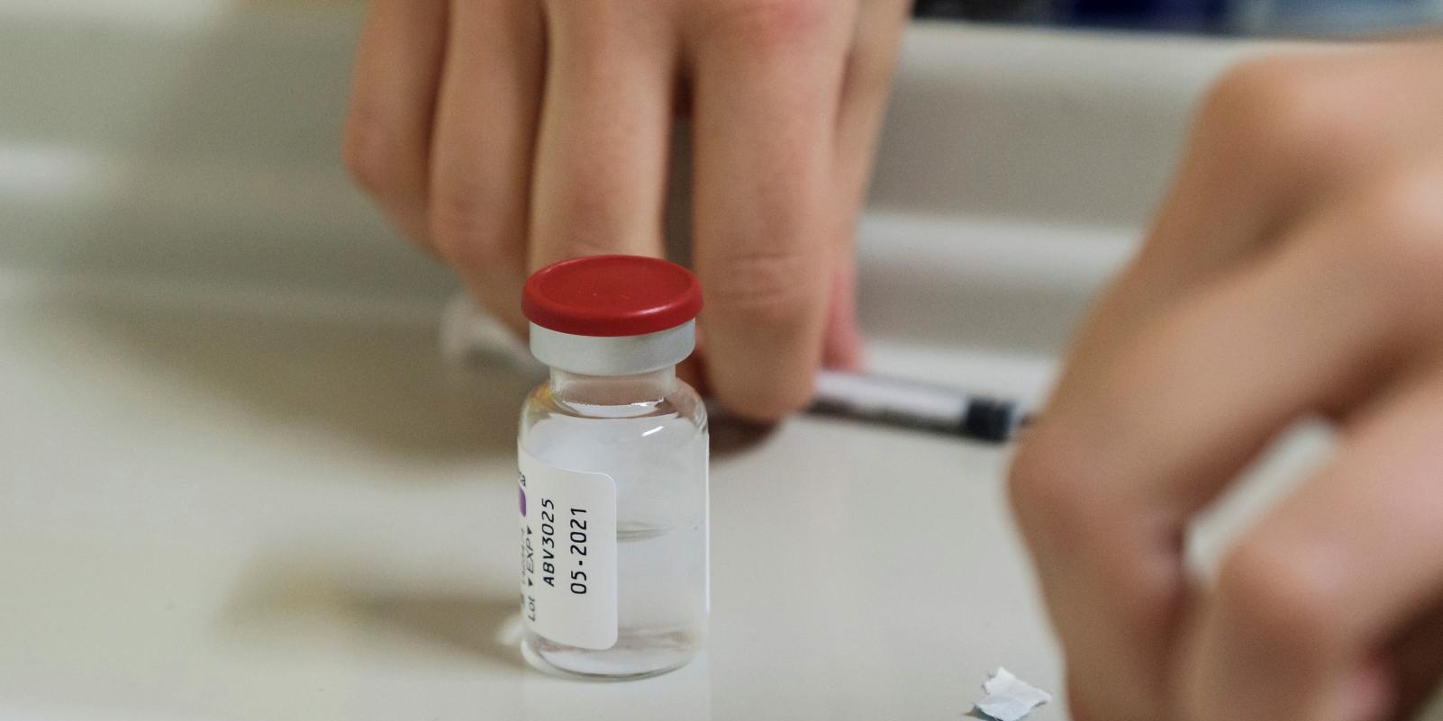 La Comunidad de Madrid pedirá el Gobierno suministrar la vacuna AstraZeneca a mayores de 65