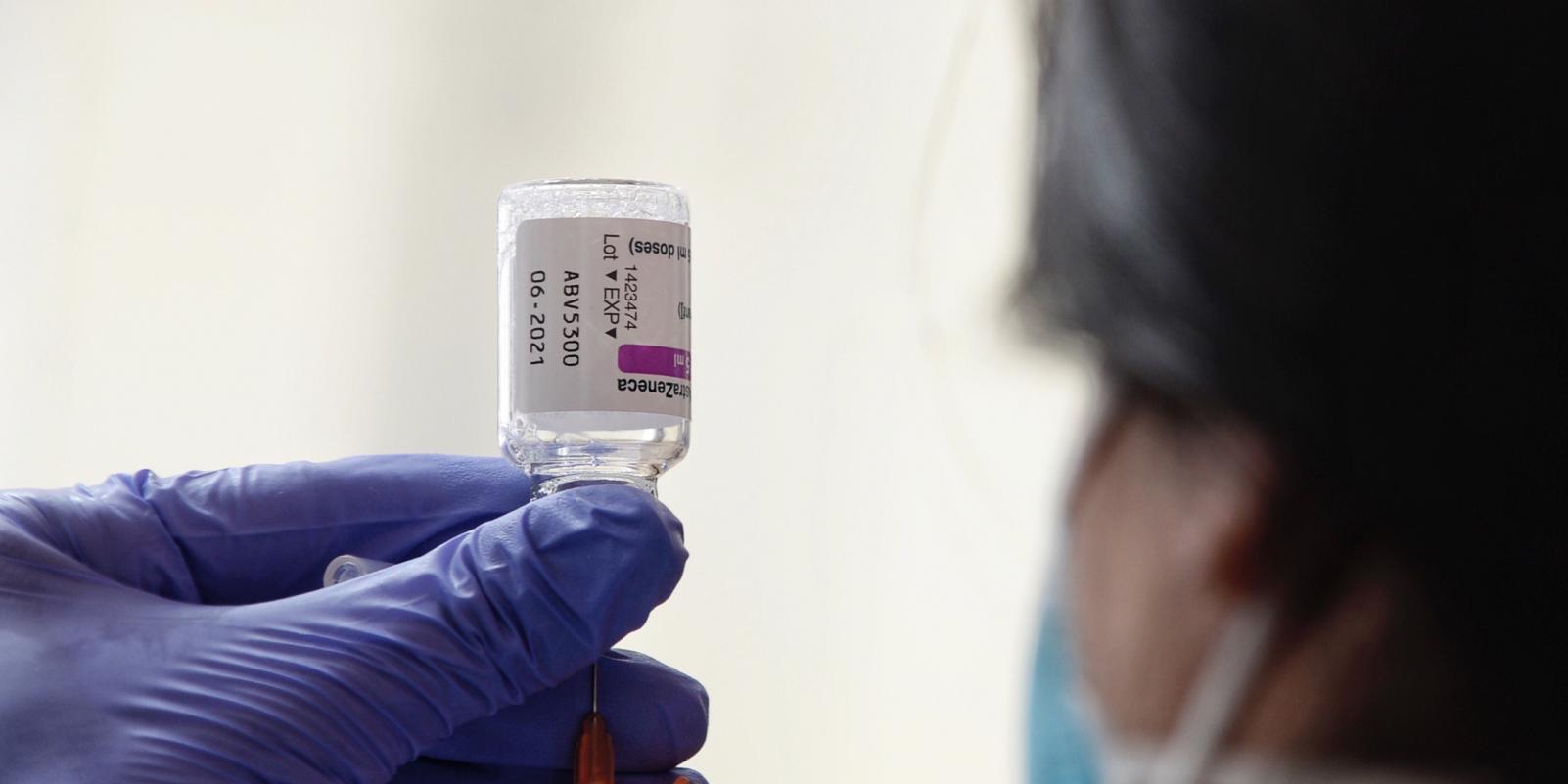España mantiene por ahora la vacuna de AstraZeneca solo para menores de 55 España mantiene por ahora la vacuna de AstraZeneca solo para menores de 55