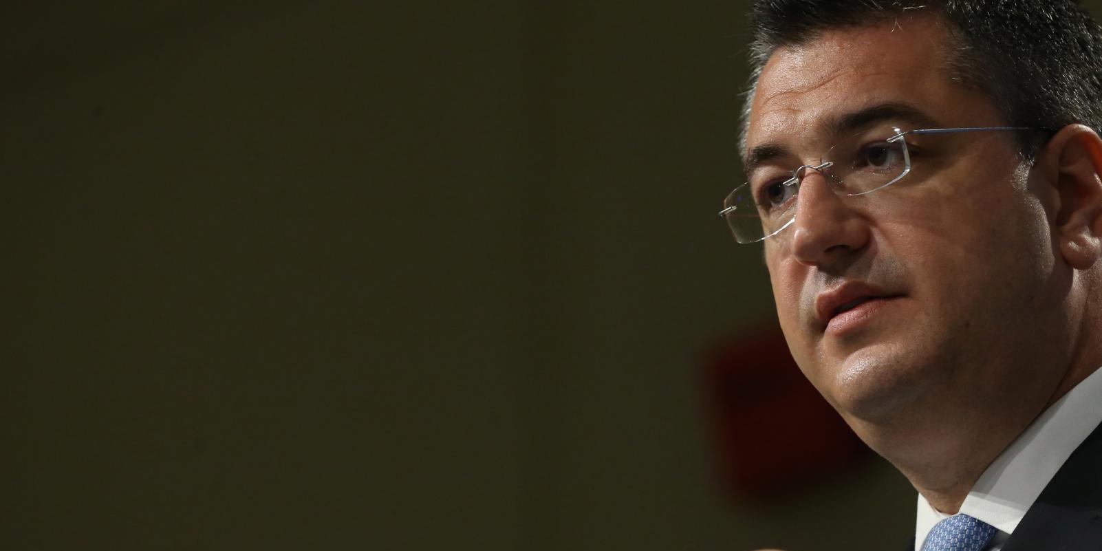 El presidente del Comité Europeo de las Regiones destaca la suerte de Madrid de tener a Ayuso de presidenta
