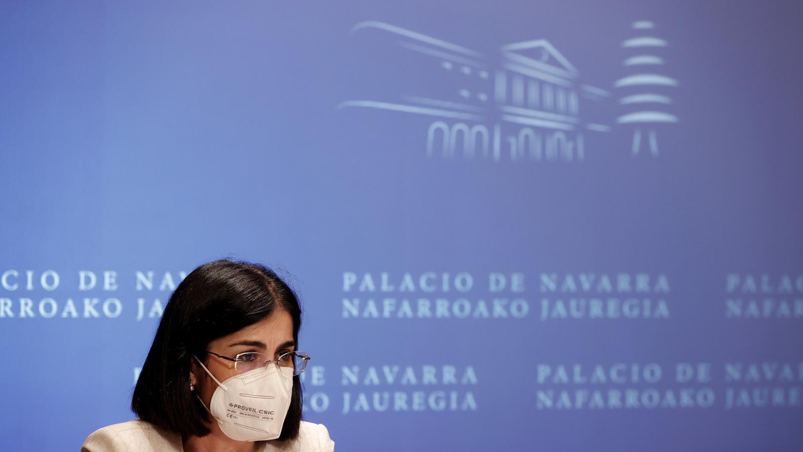 Darias insiste en que mezclar Pfizer y Astrazeneca es una "pauta segura"