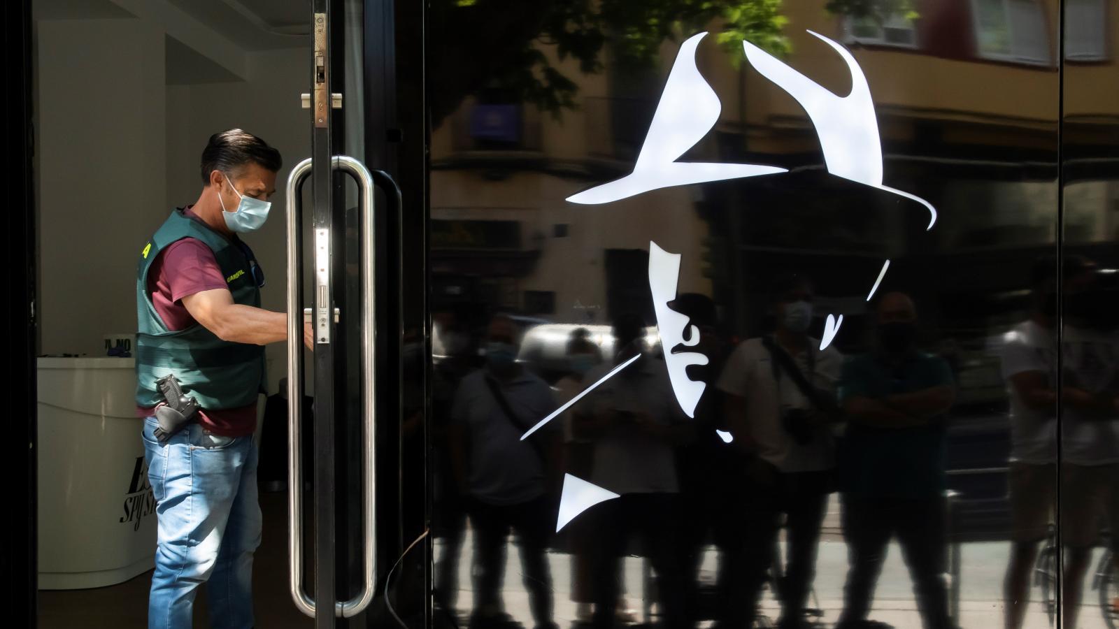 Quince detenidos y 20 registros a empresas que surtían a organizaciones criminales