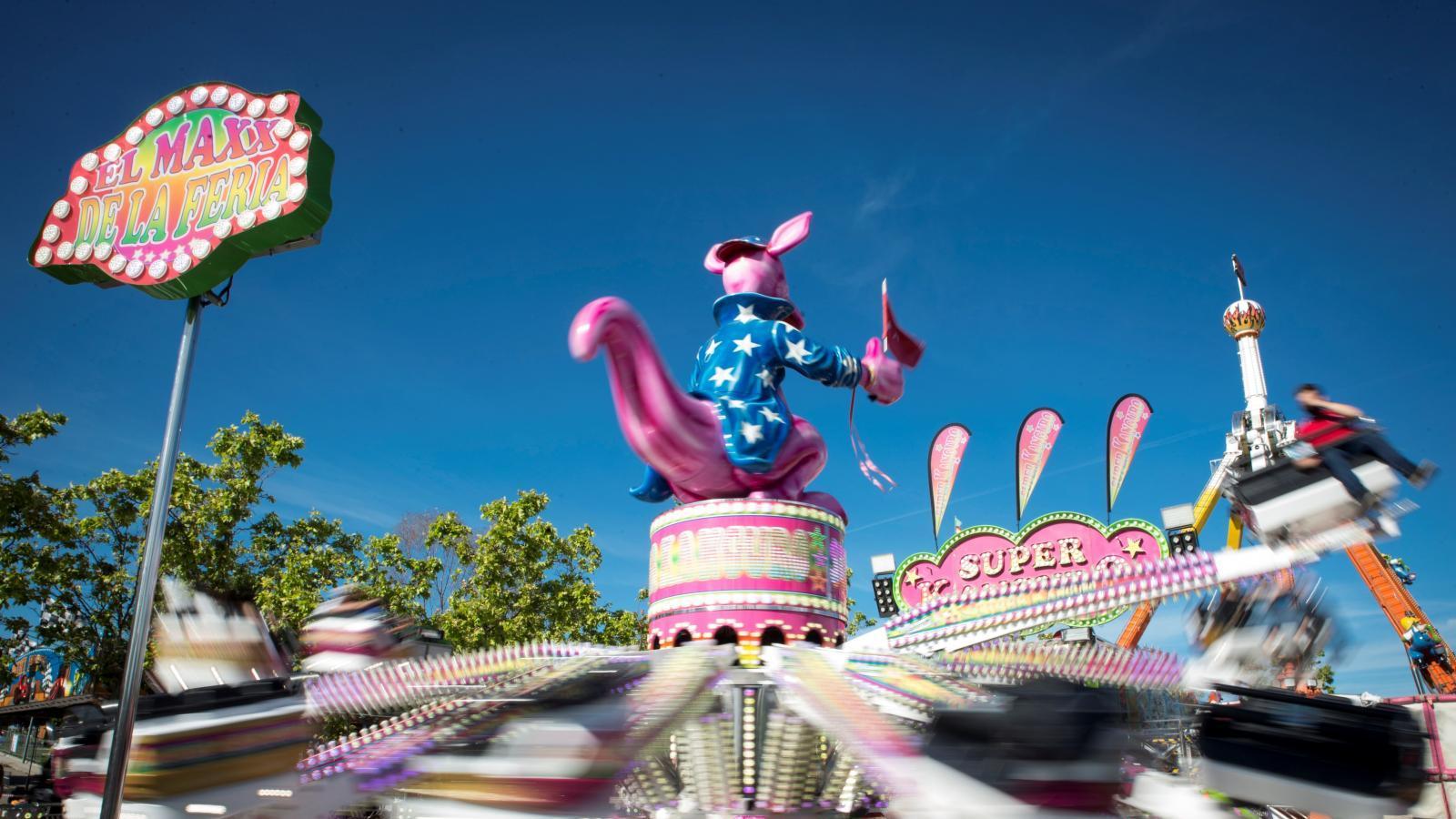 Vuelven el baile al aire libre en bodas y las atracciones de feria este lunes