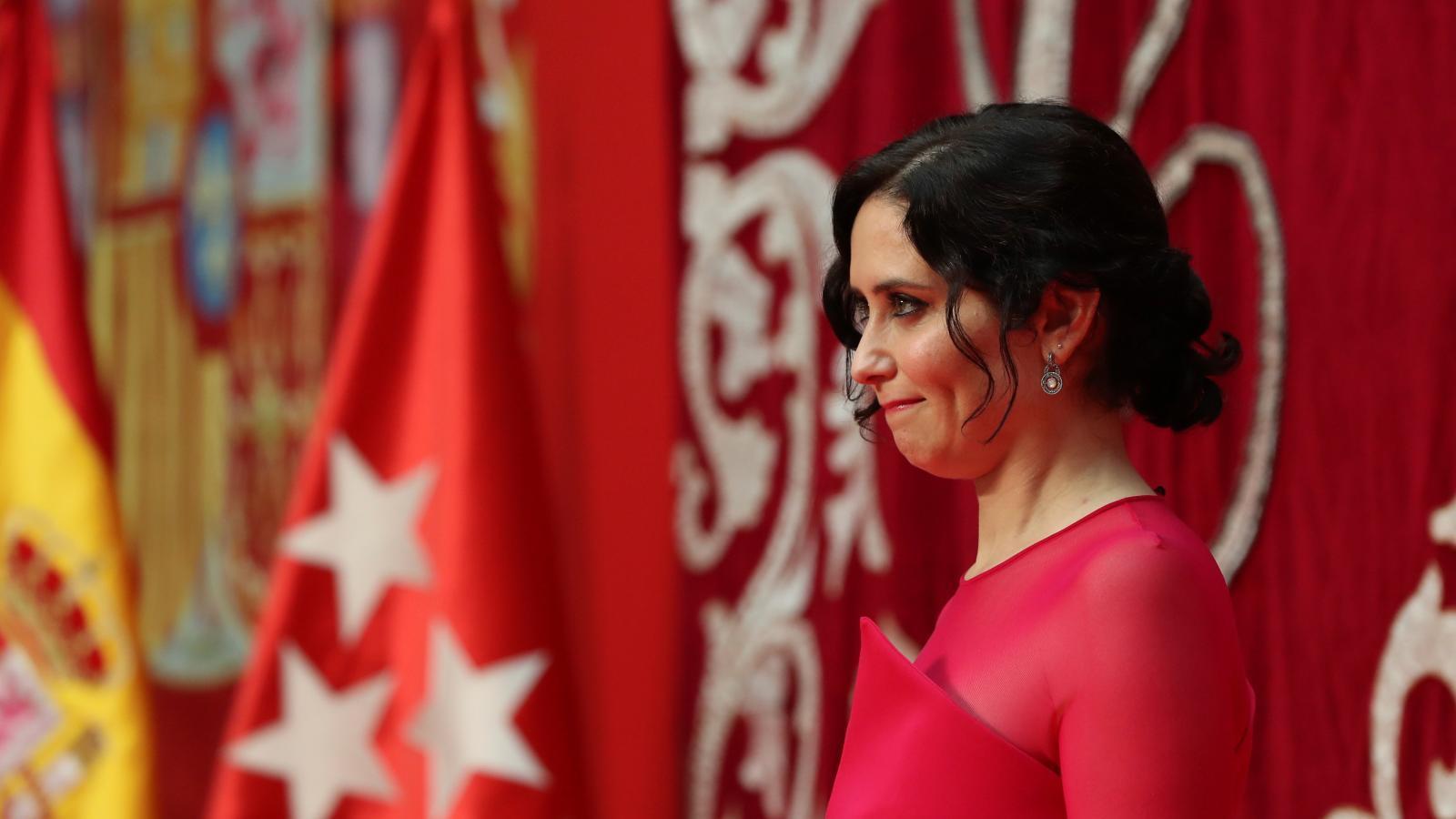 Díaz Ayuso estudiará reformar Telemadrid y las leyes LGTBI tras la petición de Vox