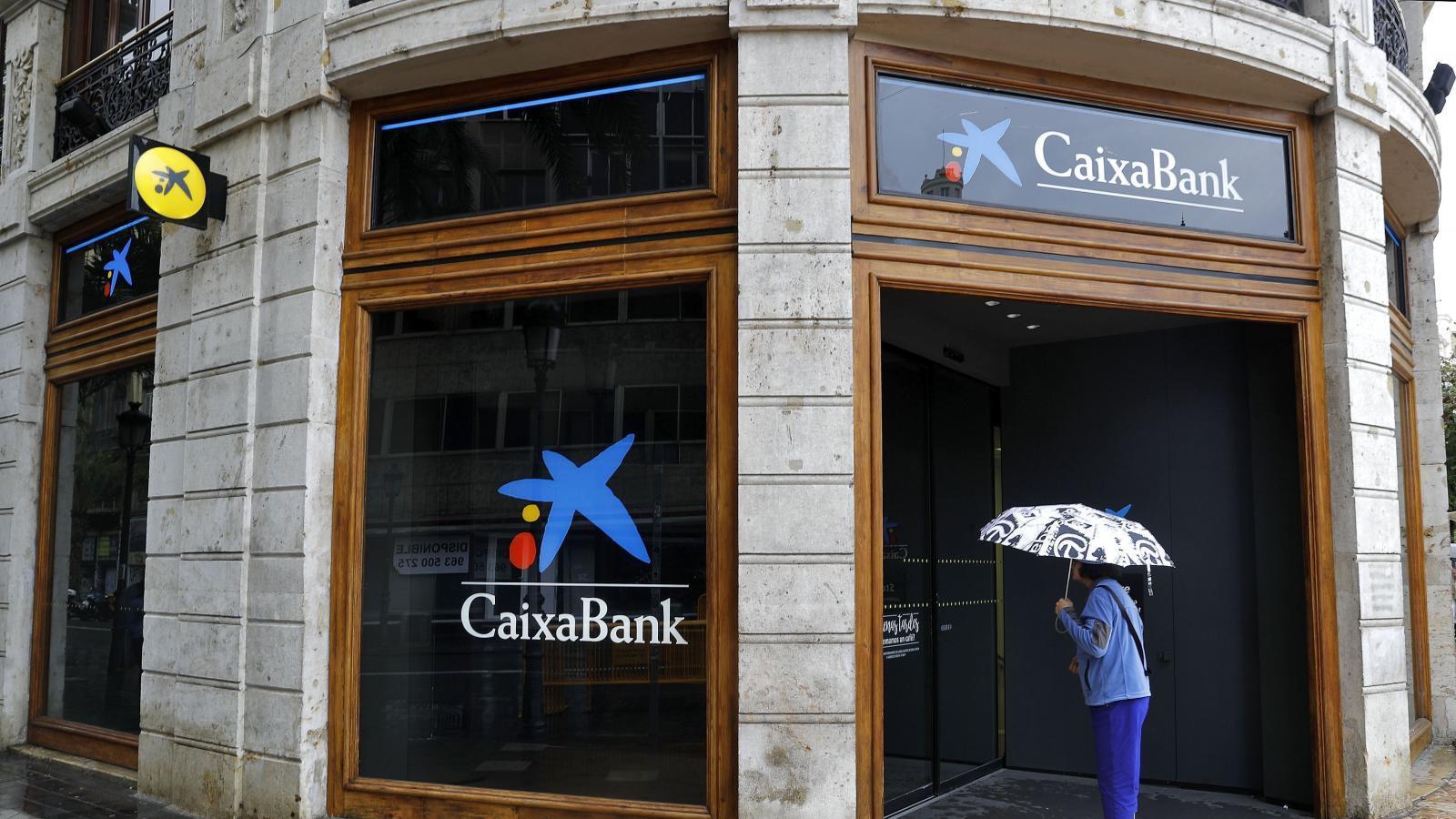 CaixaBank gana 4.181 millones por la fusión y destinará el 50 % al dividendo