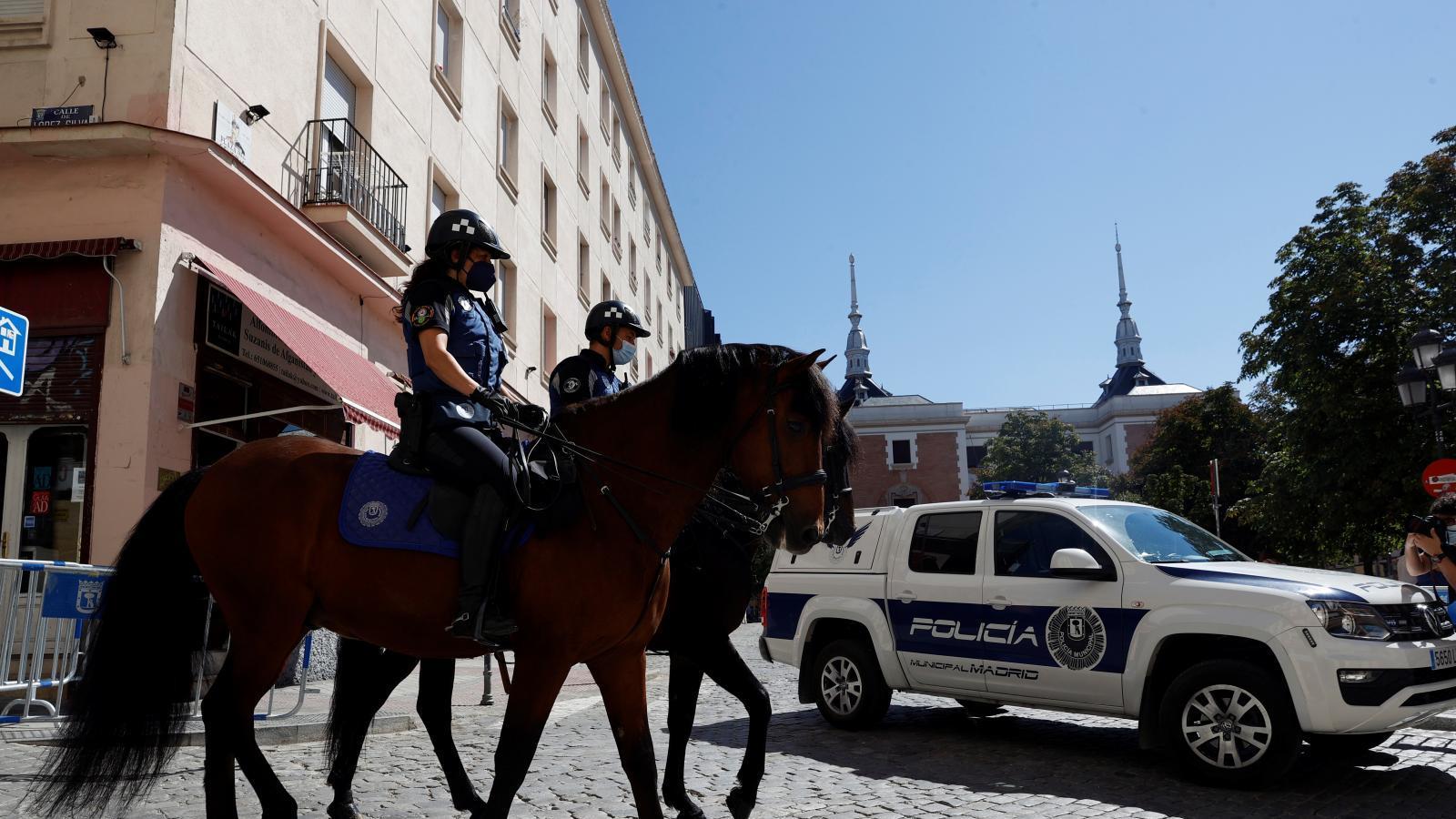 Madrid incorpora drones y 70 policías de refuerzo para las fiestas de Centro Madrid incorpora drones y 70 policías de refuerzo para las fiestas de Centro