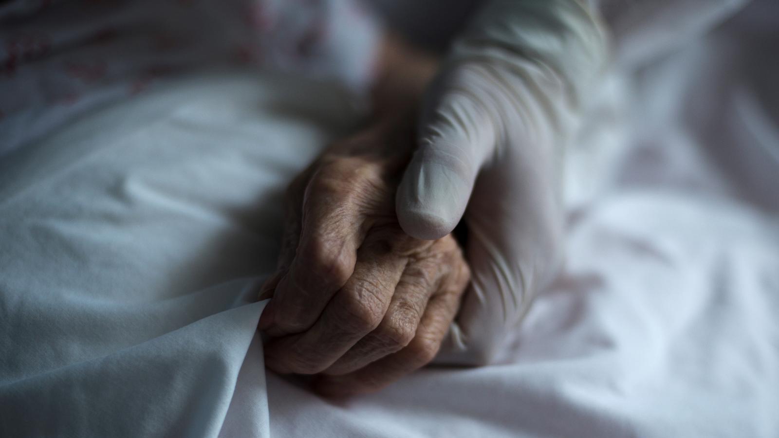 Crecen los contagios y se doblan las muertes en una semana en las residencias