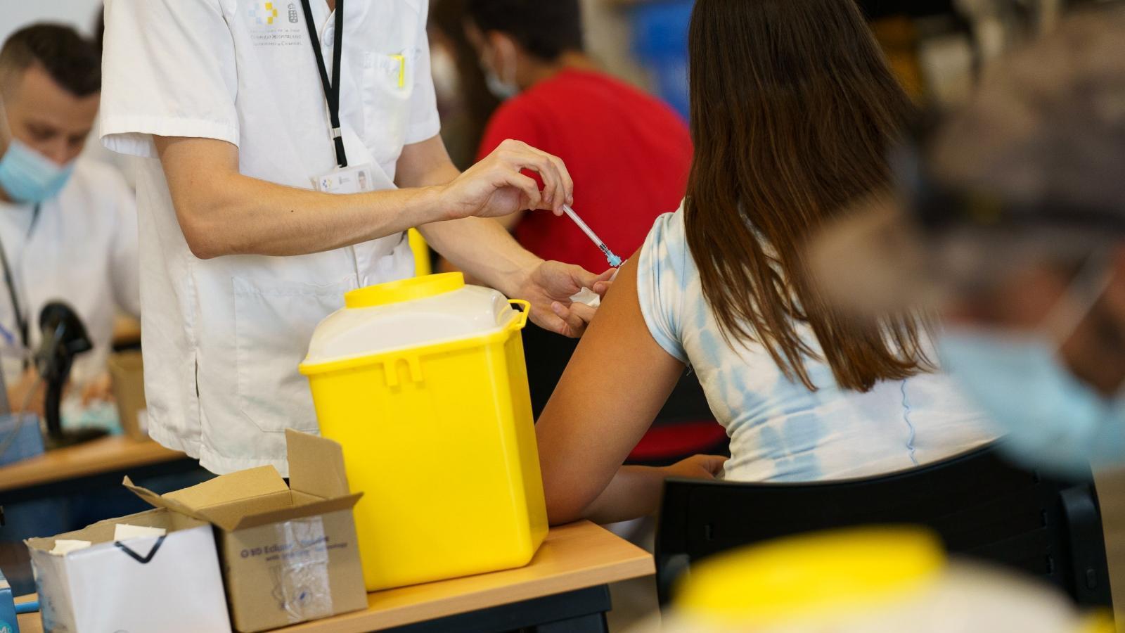 España roza el 60% de población vacunada con pauta completa