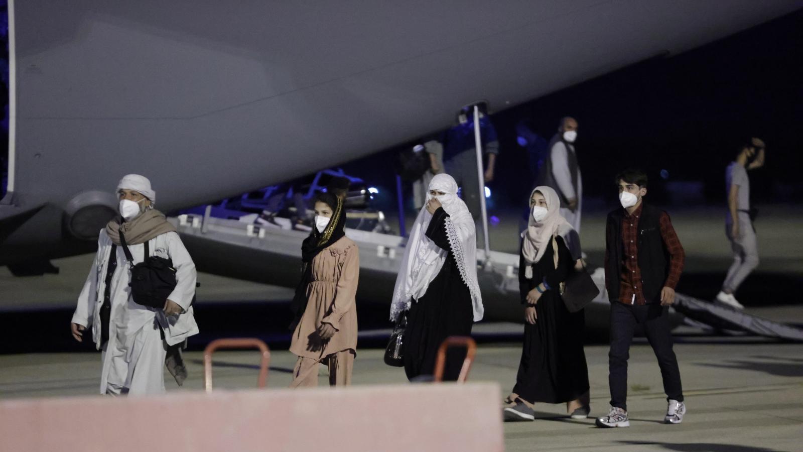 Los primeros 53 españoles y afganos evacuados de Kabul ya están en Madrid