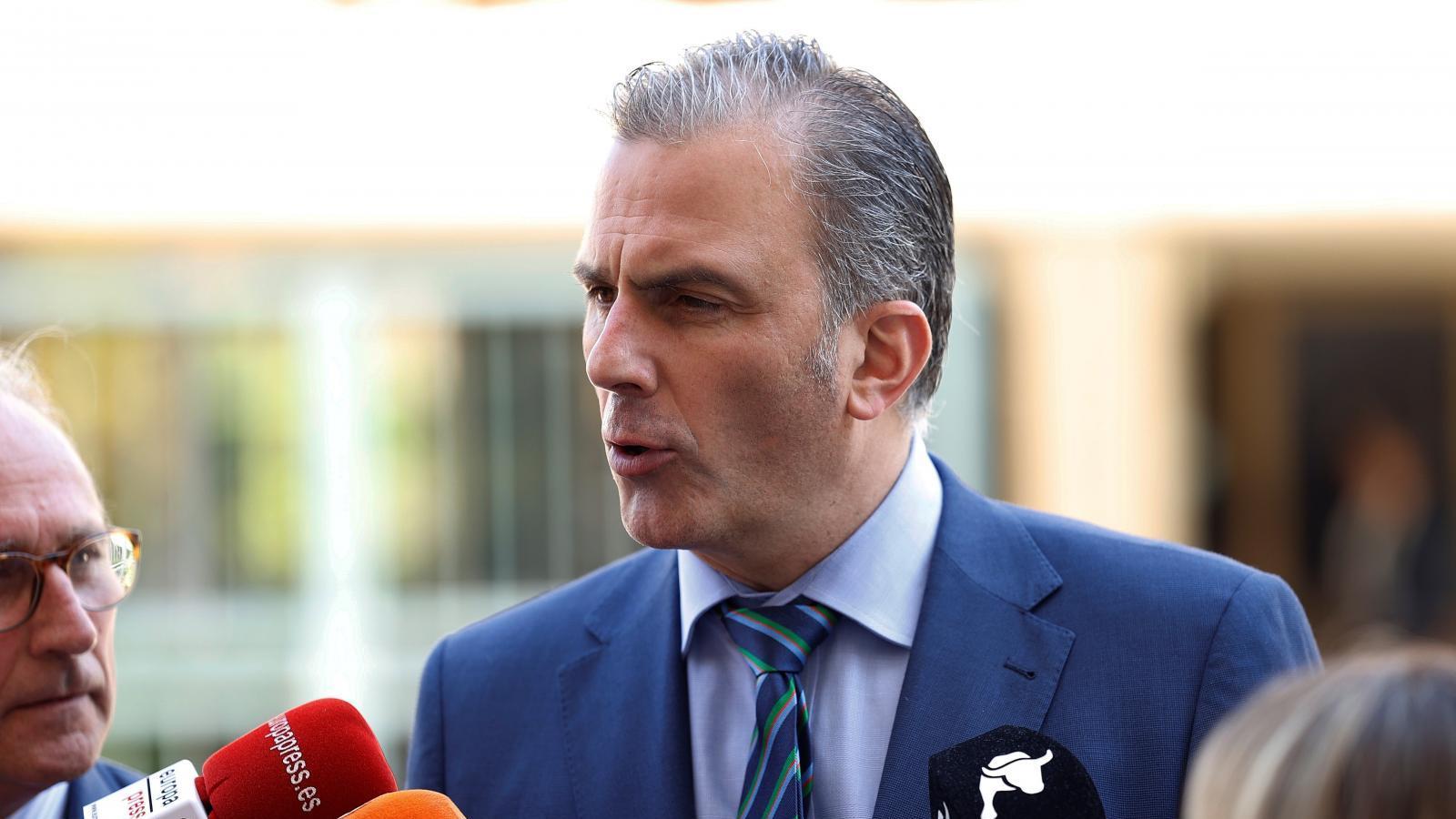 Vox acusa a Almeida de "comprar votos para cambiar el resultado electoral"