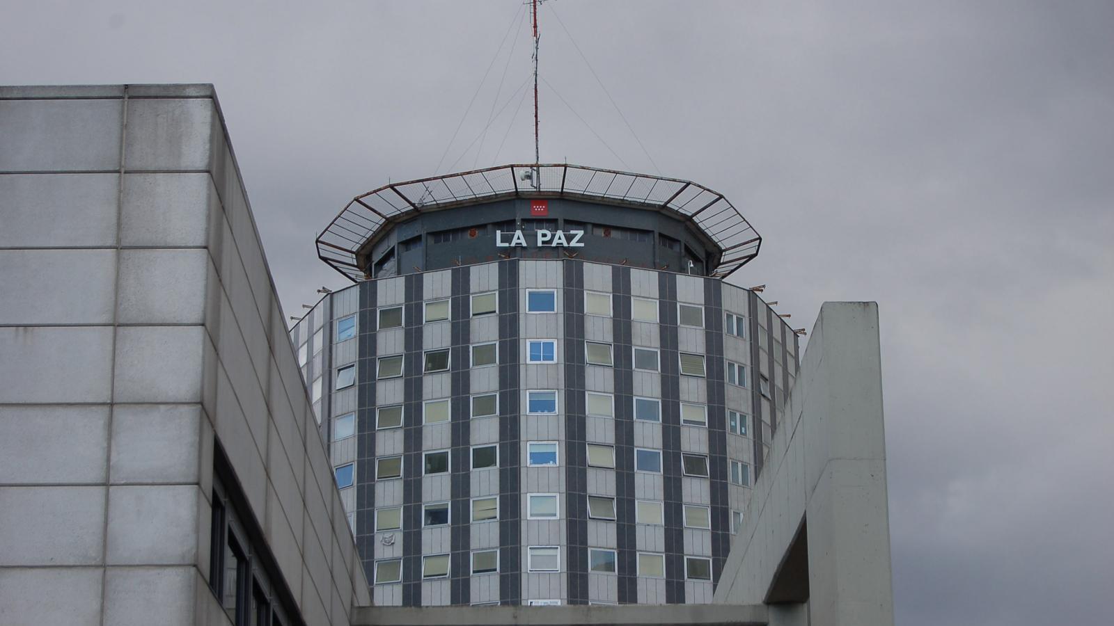 Un joven 19 años fallece tras el impacto del turismo con un camión de mantenimiento