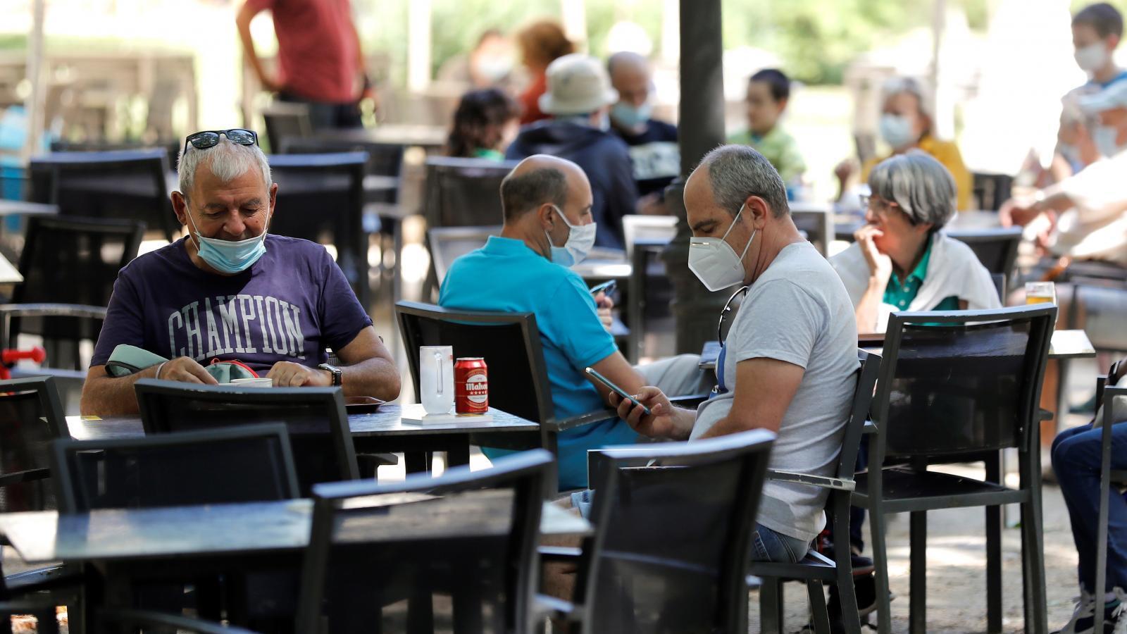 Fin de todos los límites horarios y aumento de los aforos en la región