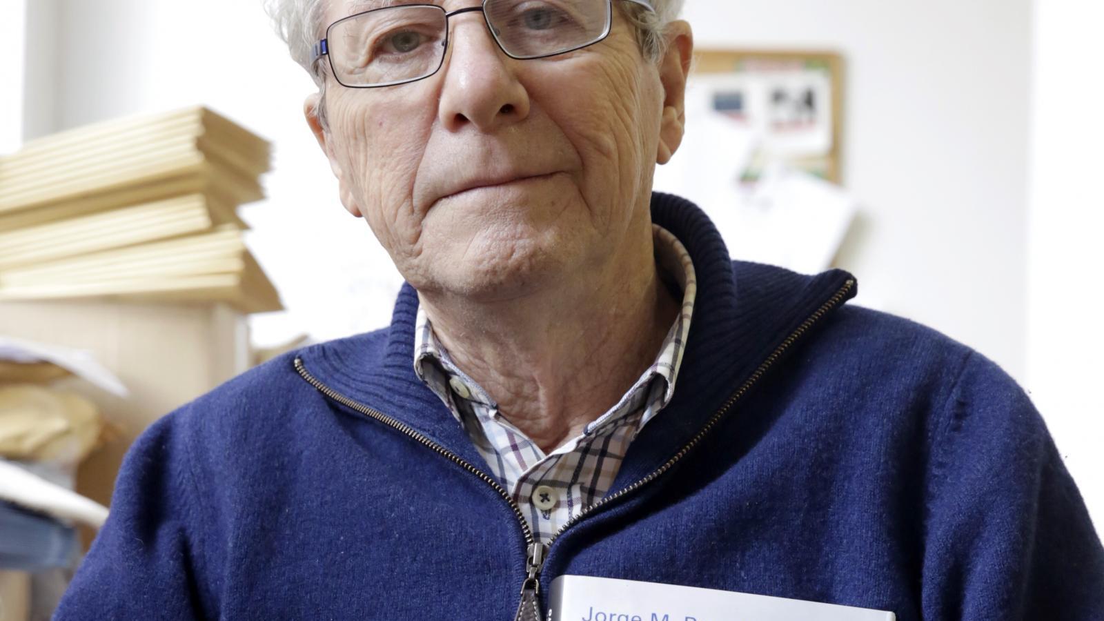 Bustarviejo recuerda a su vecino Jorge M. Reverte y le dedica su biblioteca